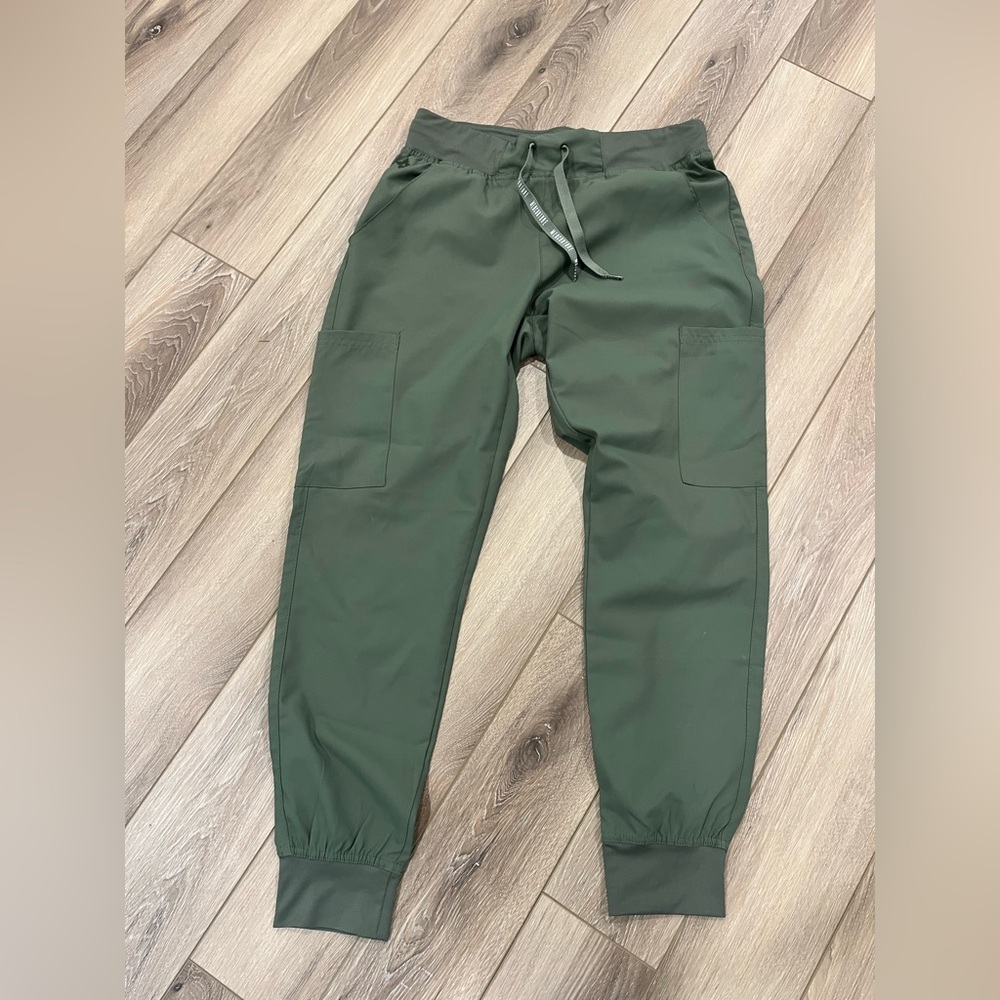 Med Couture Size Small Ladies Women’s Jogger Scrub Pants Olive Color